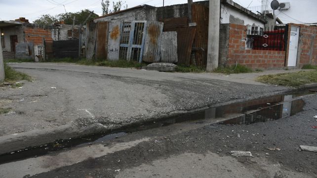 El cuerpo de Delia cayó sobre el agua pestilente de una zanja en 27 de Febrero y Gutenberg.