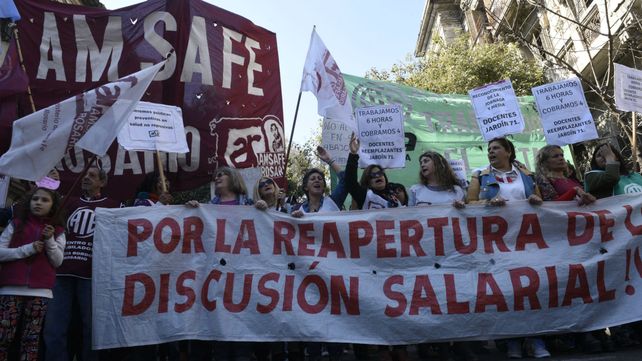 Los docentes adhieren a la Marcha Federal. Esta tarde desobligan a los chicos y mañana realizarán un paro.&nbsp;