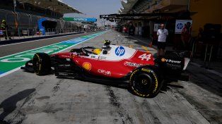Lewis Hamilton salió a la pista en Baréin para los tests oficiales de la Fórmula 1.