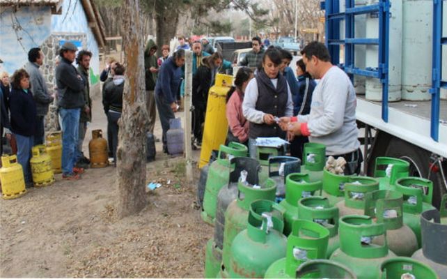 Garrafa social. El gobierno nacional puso en marcha en plan Hogares con garrafa (Hogar). Se subsidiará directamente al usuario y habrá un precio máximo.