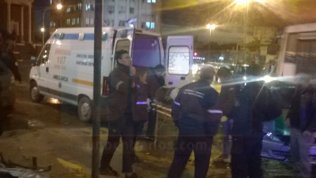 Un motociclista fue hospitalizado tras chocar contra un auto en Paraná