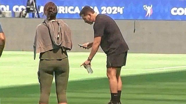 El presidente de la Conmebol revisó el campo de juego de la final de la Copa América