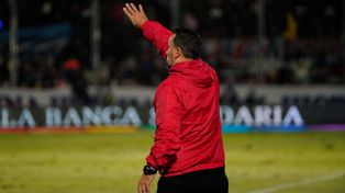Sí, con cuatro. El Ogro Fabbiani mueve a Newells para ir por el triunfo ante Argentinos Juniors.