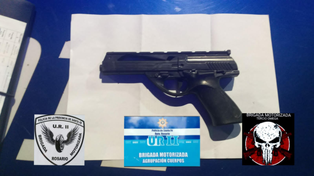 El arma de juguete con la que un chico asaltó a una colectivera en el centro.&nbsp;