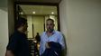 La salida. Marcos Cella se retiró ayer porque el fiscal aceptó que la fianza sea depositada el lunes.