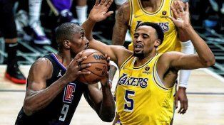 Los Angeles Clippers se quedó con una nueva edición del Clásico angelino en la NBA.