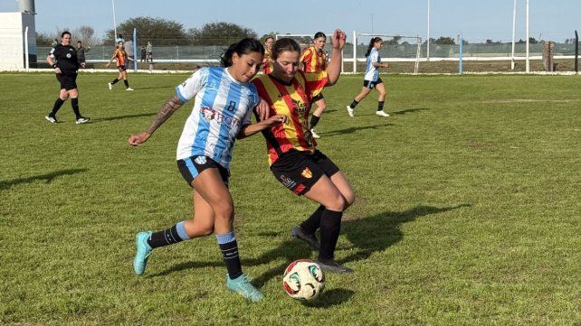 Neuquen goleó a Belgrano y es uno de los punteros de la Liga Paranaense.