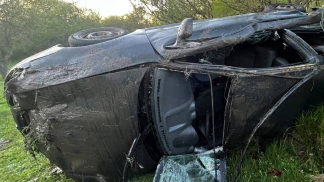 Despistó al intentar esquivar un pozo y terminó volcando cerca de María Grande