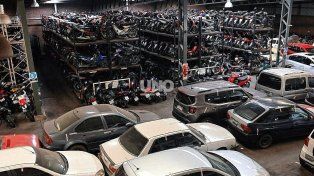 Compactación de autos y motos. El objetivo de la acción es minimizar el impacto ambiental, liberar espacio en el Depósito de Vehículos Retenidos (DVR) y ordenar la ciudad.&nbsp;