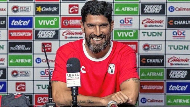 El Loco Abreu fue presentado en Xolos de Tijuana El Loco Abreu fue presentado en Xolos de Tijuana