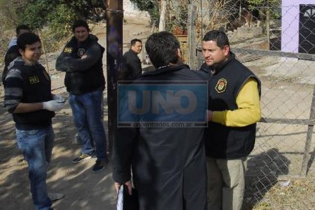 Incautaron drogas y armas en barrio 33 Orientales en un allanamiento