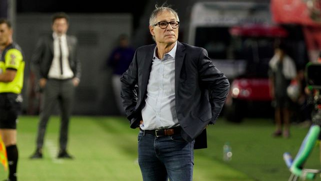 Ariel Holan ya dirigió su primer partido al frente de Central y fue empate ante Estudiantes.