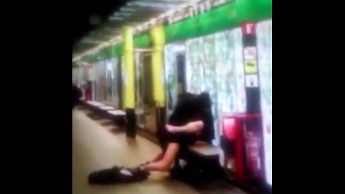 Sorprenden a una pareja teniendo sexo en una estación de metro y el video  se viraliza en YouTube