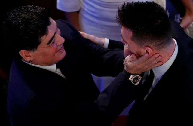 El emotivo encuentro de Maradona y Messi en la alfombra roja de los premios The Best