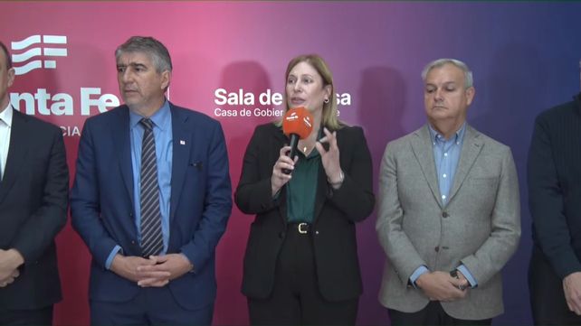 El gobierno provincial brindó una conferencia tras la aprobación de la reforma previsional y los incidentes en la Legislatura.