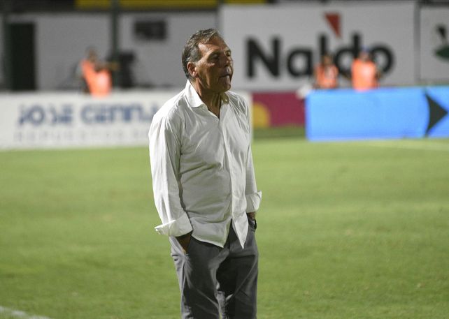 Miguel Russo. El técnico de Central decidió que el plantel realizara este martes un turno matinal