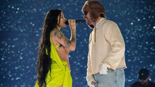 Bad Bunny junto a Cazzu en el segundo show en el Monumental.&nbsp;