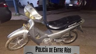 Tres detenidos tras una balacera y robo de moto