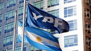 El Gobierno solicitó la suspensión del fallo que ordena entregar las acciones de YPF