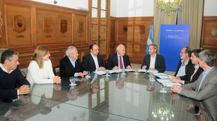 Lifschitz firmó un acuerdo con Nación para la construcción del desagüe Espora