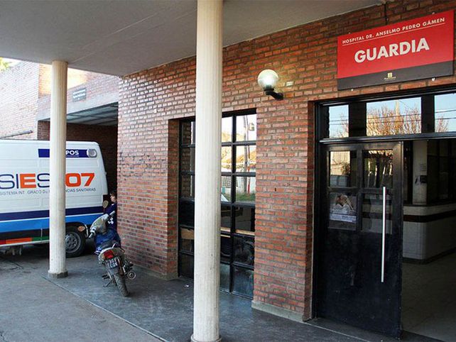 El agresor tenía heridas cortantes y fue derivado al Hospital Gamen de Villa Gobernador Gálvez donde quedó detenido.