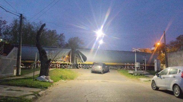 Tren descarrilado en pasaje Irala y San Lorenzo
