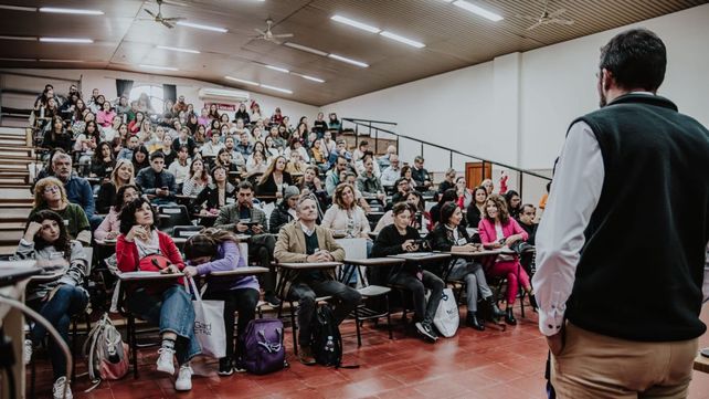 El evento se desarrolló en el anfiteatro de la Facultad de Veterinarias.