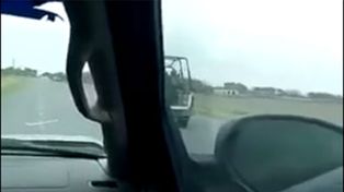 El video de una persecución y tiroteo entre policías y ladrones sacude a Facebook