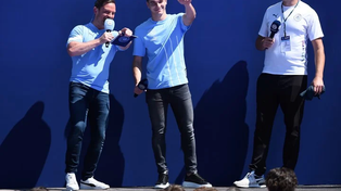 Julián Álvarez fue presentado en las afueras del estadio.