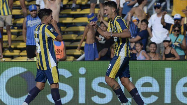 Vienen dulces. Mac Allister y Veliz marcaron los goles en el 2-1 de Central ante Arsenal.
