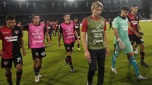 Decepción total en la salida de los rojinegros del Mario Kempes.