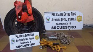 Ocurrió en Paraná. Además de la rueda llevaban otros elementos: linga, enganche, chaleco y soga. Un llamado al 911 alertó de la situación.&nbsp;