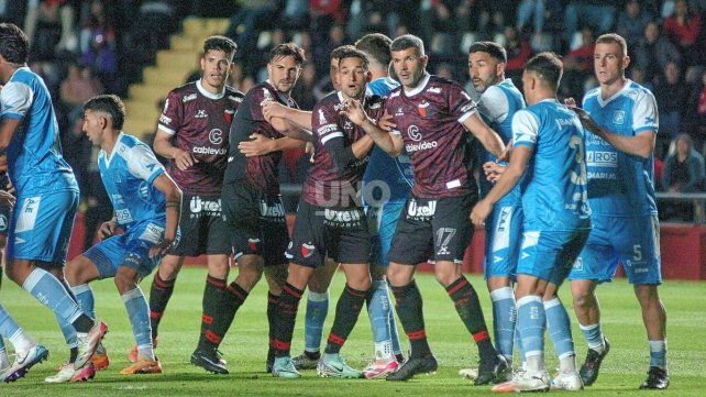 Una pesadilla sin fin: a Colón ya le hicieron nueve goles de cabeza en esta temporada Una pesadilla sin fin: a Colón ya le hicieron nueve goles de cabeza en esta temporada