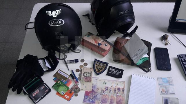 Cayó una pareja que le arrebató la cartera a una anciana