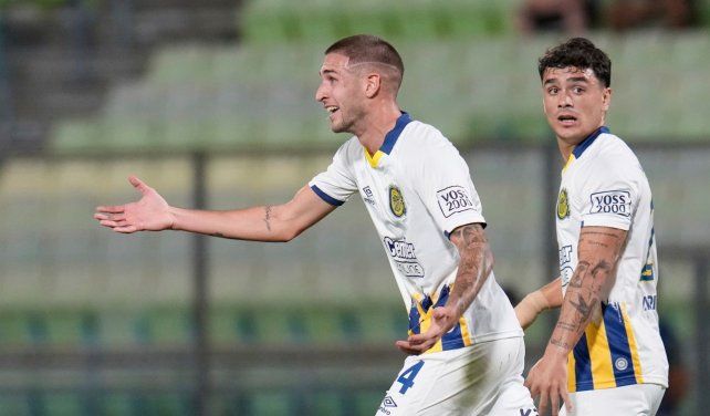 Agustín Módica le aportó mayor peso a la ofensiva canalla. Marcó el empate y tuvo dos cabezazos que se fueron cerca.