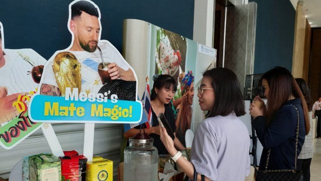 Dos rosarinos que llevan al mate a la otra punta del mundo.