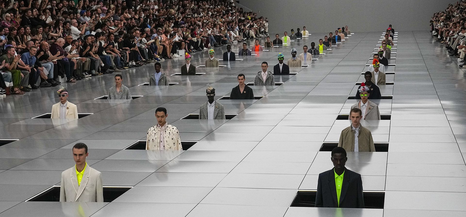 Los modelos visten creaciones para la colección de moda Primavera/Verano 2024 de Dior Menswear presentada en París, el viernes 23 de junio de 2023. (Foto AP/Michel Euler) Los modelos visten creaciones para la colección de moda Primavera/Verano 2024 de Dior Menswear presentada en París, el viernes 23 de junio de 2023. (Foto AP/Michel Euler)