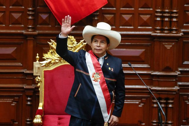 Castillo asumió este miércoles la presidencia de la nación andina.