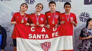 El equipo de Unión de Santa Fe se impuso la prueba de 4×100 combinado mixto en Menores 1.