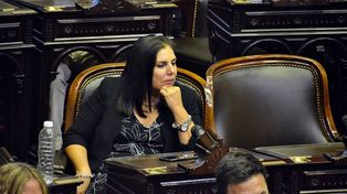 Lena criticó al gobierno por intentar aprobar 116 DNU