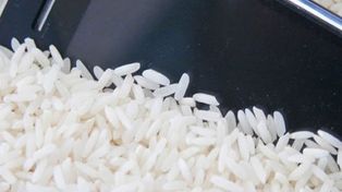 Anmat prohibió un arroz que viene en envase falso con logo de una marca conocida