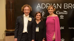 Desfile de modas en el Jockey Club de Rosario con la presencia de Adrián Brown