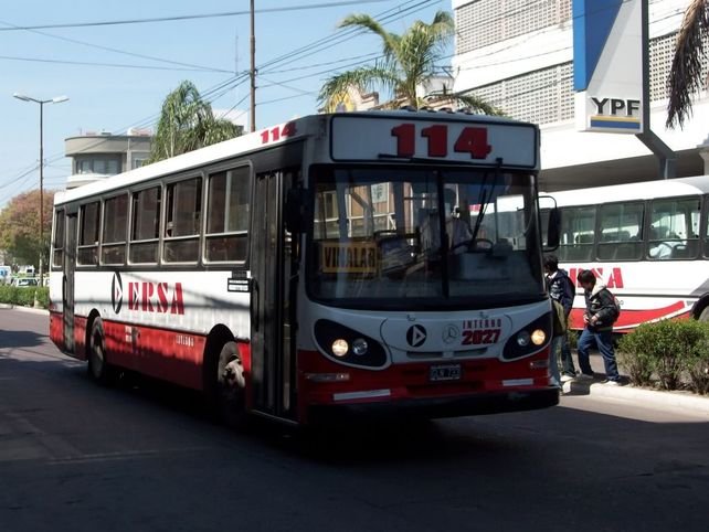 Una joven denunció que intentaron arrebatarle a su bebé mientras esperaba el colectivo