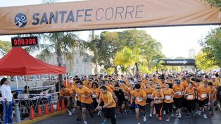 Este domingo, la ciudad se tiñó de naranja con la maratón Santa Fe Corre
