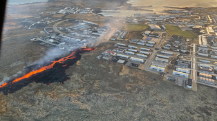 El río de lava se dirige directo al pueblo de Grindavik, que debió ser evacuado durante la noche anterior.&nbsp;