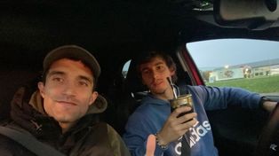 Manuel Llano y Jerónimo Cacciabue en Legnica, Polonia se preparan para ver el choque de mañana.