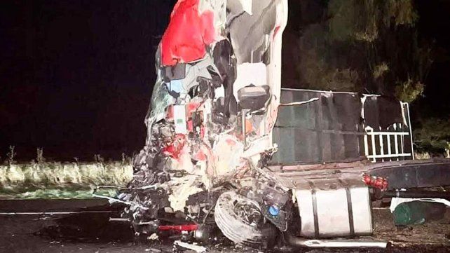 Un camionero entrerriano de 27 años murió en un choque frontal entre dos camiones en la ruta provincial 51