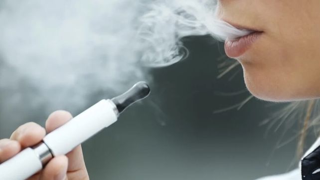 Vapeadores: No son inocuos y ya están prohibidos por la Anmat, advirtió un neumonólogo santafesino