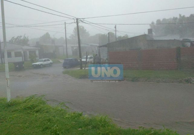 Terrible temporal de lluvia y viento generó graves destrozos en Paraná