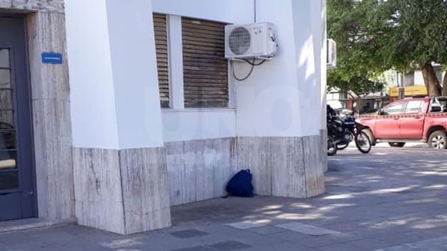 Un bulto extraño en una de las entradas al Concejo generó alarma entre los vecinos
